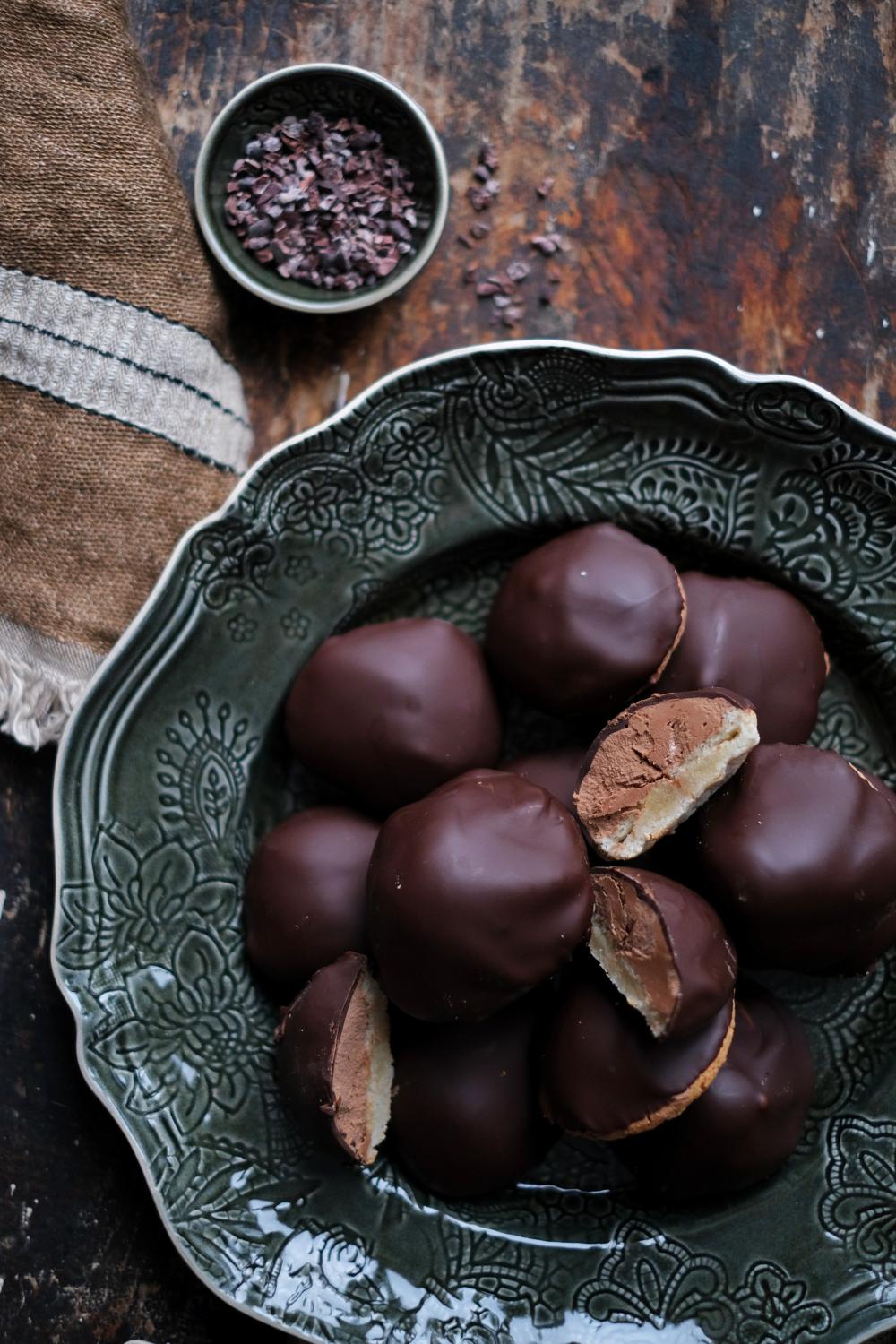 fika-shadowlarge-round-dish-small-dip-bowl_grande